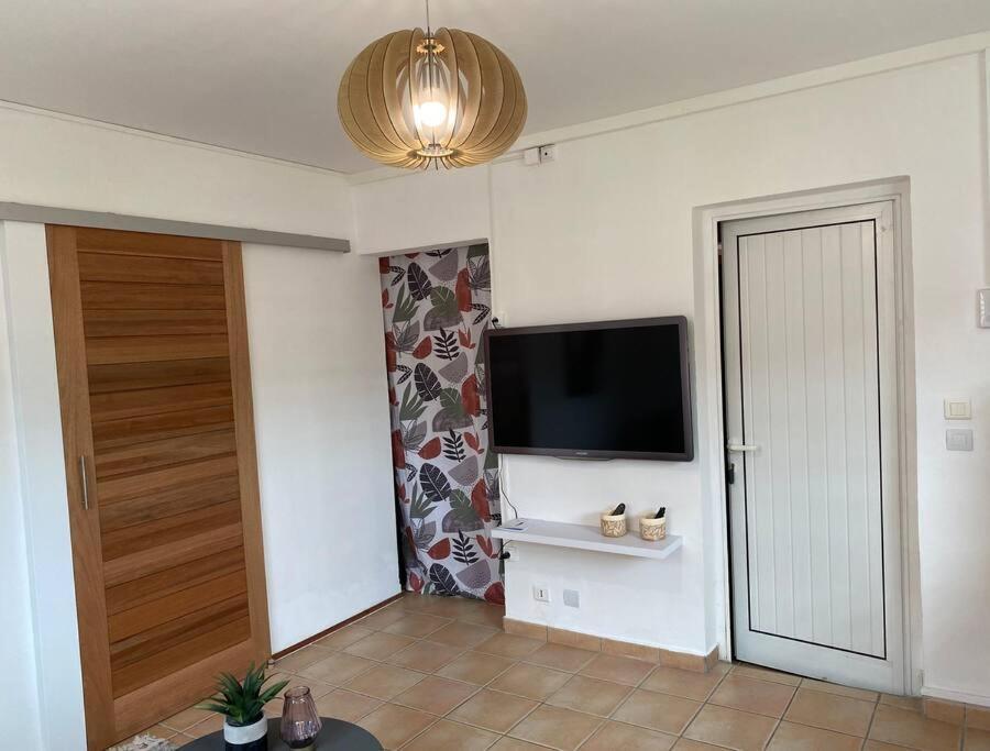 Appartement Cosy & Calme En Rez De Villa Saint-Francois  Exterior photo
